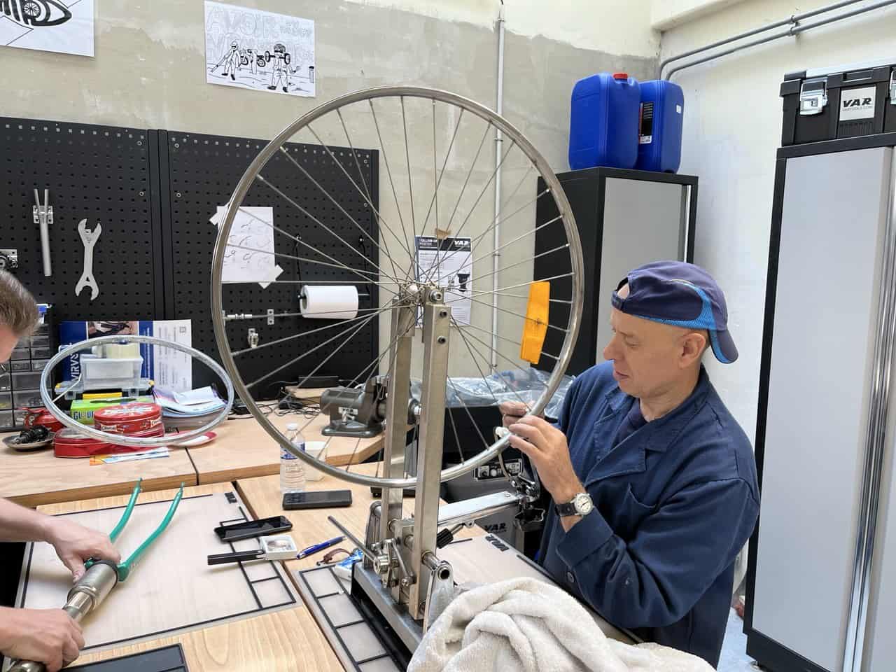 Support De Réparation Vélo Ancien BRADBURY En Fonte – Occasion