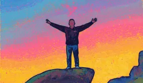 Une personne les bras levée en haut d'une montagne.