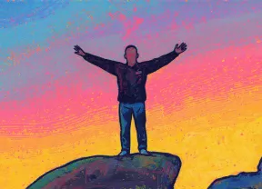 Une personne les bras levée en haut d'une montagne.