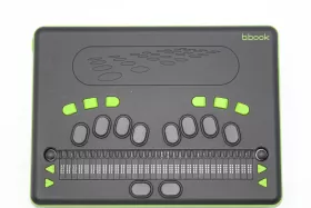 B.Book vue du dessus avec l'afficheur braille et les 2 touches de pouces situés dans la partie inférieure 