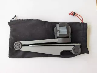 Caméra ZoomCam repliée avec housse en tissu