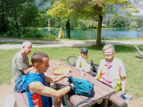Repas au lac de l'Ovalie
