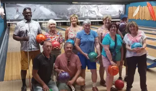  Photo de groupe devant les tapis de bowling