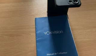 Sur une table présentation du Voxivision.