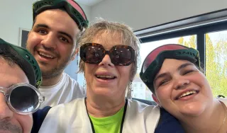 De gauche à droite Mahmoud, Momo, Josiane, et Lilou, l'équipe et leur coach représentants de l'AVH Caen à Troyes