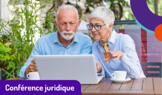 Vignette d'actualité pour une conférence juridique. Un homme et une femme d'âge mûr sont installés à la table d'une terrasse, concentrés devant l'écran d'un ordinateur portable. En bas à gauche, un bandeau violet affiche en blanc le texte : « Conférence juridique ». Le graphisme inclut des formes circulaires colorées (violet, turquoise et orange) dans le coin supérieur droit, rappelant l'identité visuelle de l'association.