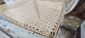 Photo d'une chaise en cannage restaurée
