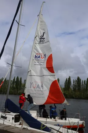 La grand voile aux couleurs de l'AVH
