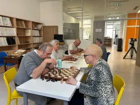 Le club d'échecs de Marseille en pleins matches