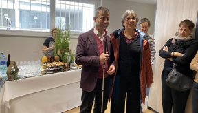 Mr Sylvain Nivard avec Mme la maire Anne Vignot
