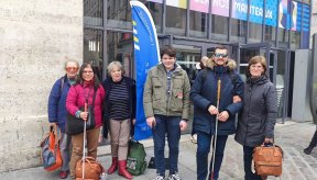 Le groupe de participants à la sortie parienne du salon Le sens de l'emploi