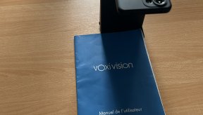Sur une table présentation du Voxivision.