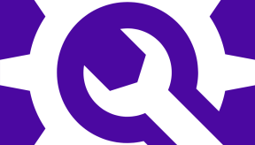 Icône de maintenance de couleur violette et blanche, représentant une clé plate superposée sur un engrenage.